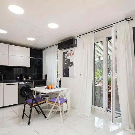 Adrian Apartment Split