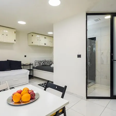 Апартаменты Adrian *